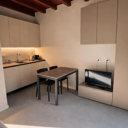 Cozy Oasis On The Navigli Milánó